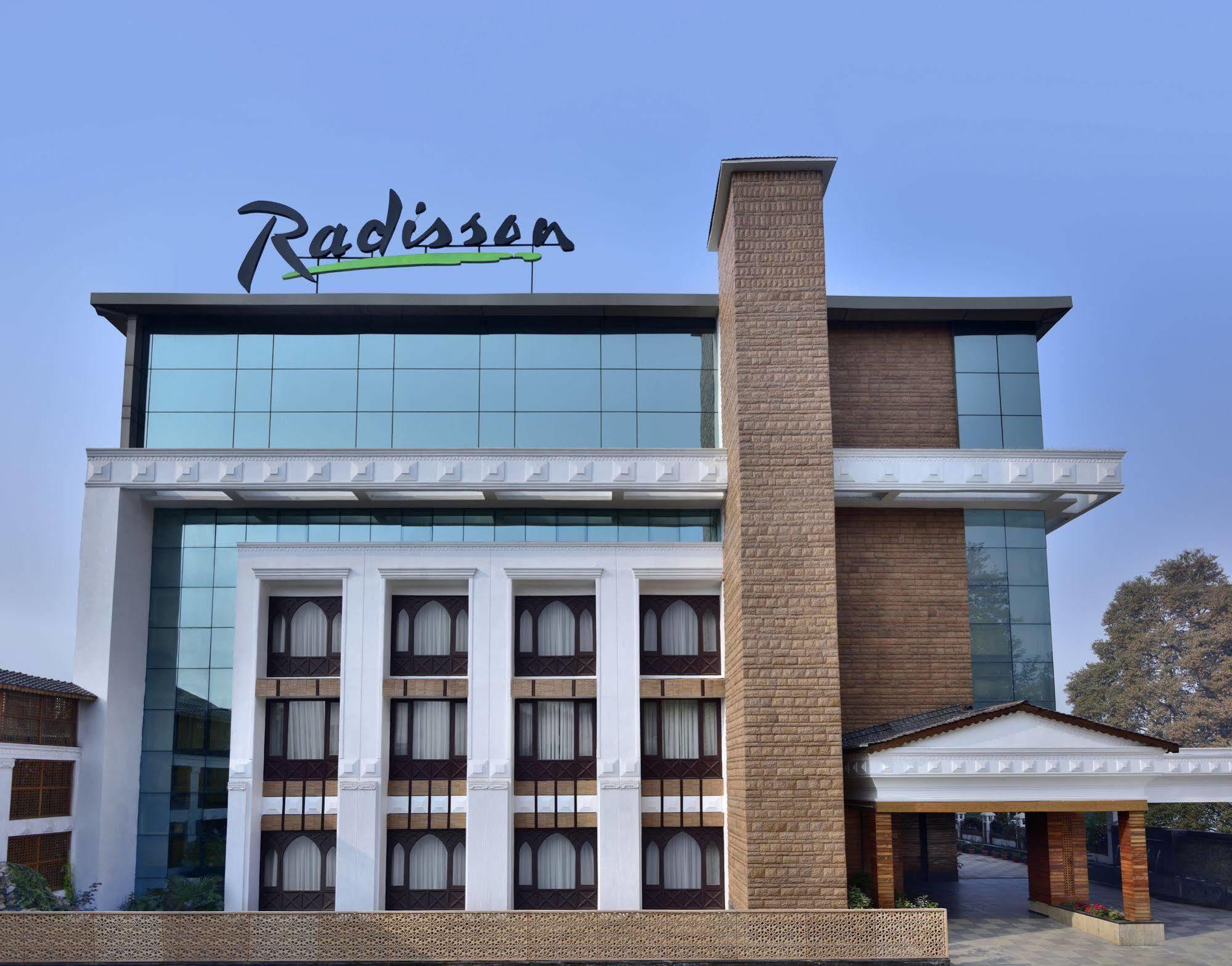 Radisson Srinagar Hotel Bagian luar foto